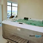 Rosebay Std In Infinity Pool &