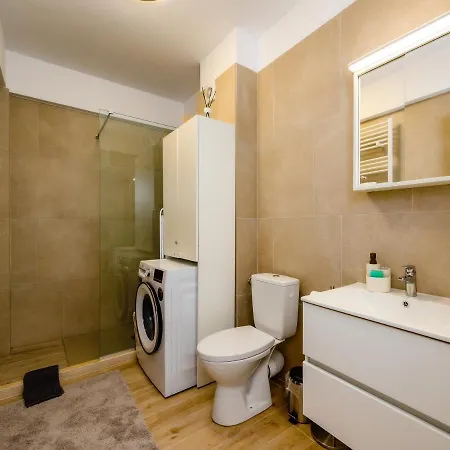 Rosebay Std - Infinity Pool & Navodari