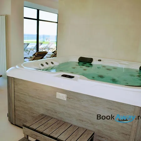 Rosebay Std In Infinity Pool &