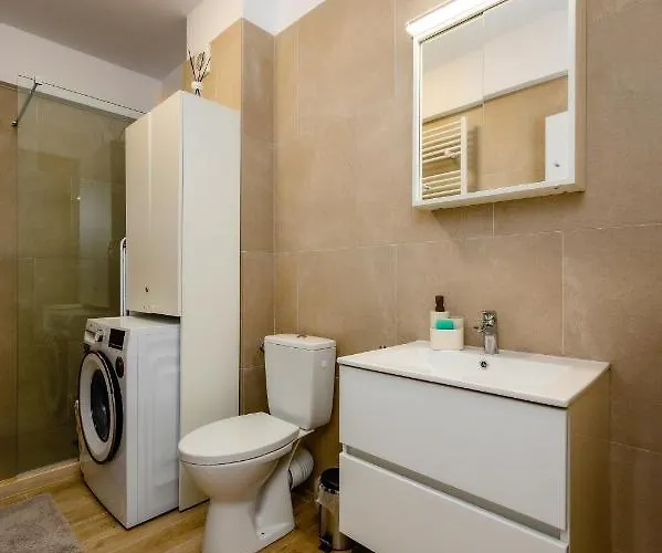 Rosebay Std - Infinity Pool &