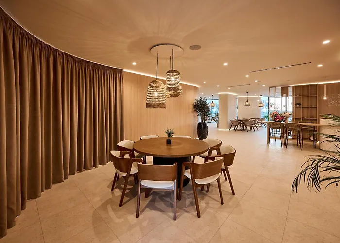 Rosebay Std - Infinity Pool & Apartmán *